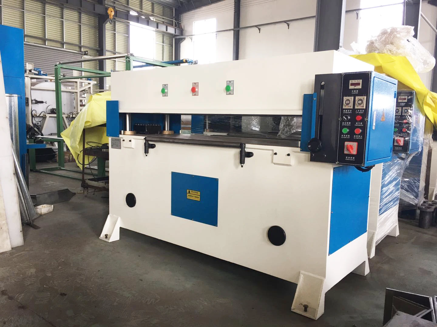 Four Columns Hydraulic Die Cutting Machine / Clicker Press - Buy Die ...