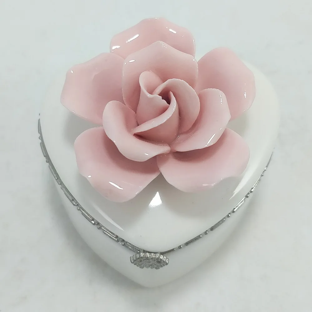 

Home decor heart-shaped ceramic jewelry gift box with ribbon