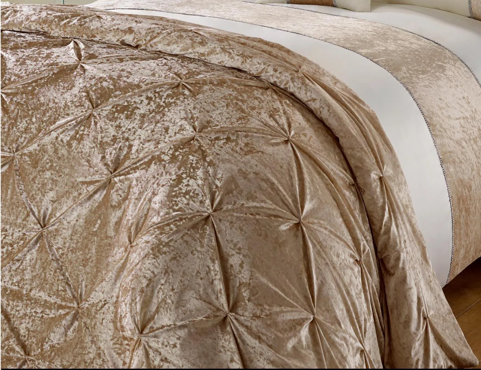 JF1799-bedspread detail.jpg