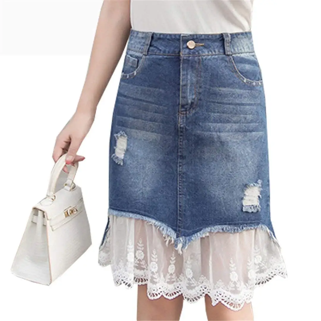Джинсовая юбка удлиненная. Джинсовая юбка макси 2022. Джинсовая юбка с кружевом. Комбинированная джинсовая юбка. Юбки комбинированные с джинсой.