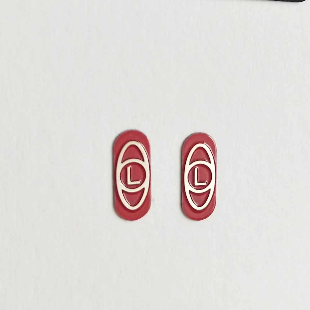 наклейка из нержавейки. наклейка из нержавейки. подвеска в машину лазерная резка. табличка на дверь. пластиковые карточки.