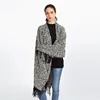 Thick knitted black grey folder, flower circle, circular yarn, slit shawl, plush feel.