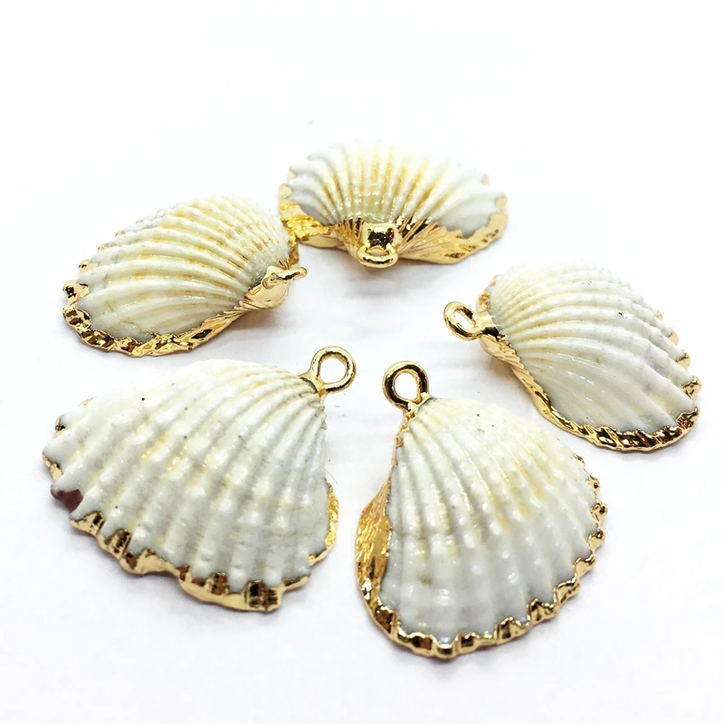 

Natural Popular White Sea shell Pendants Gold Plated Conch Seashell Fan Charm Scallop Beads for Necklace Making