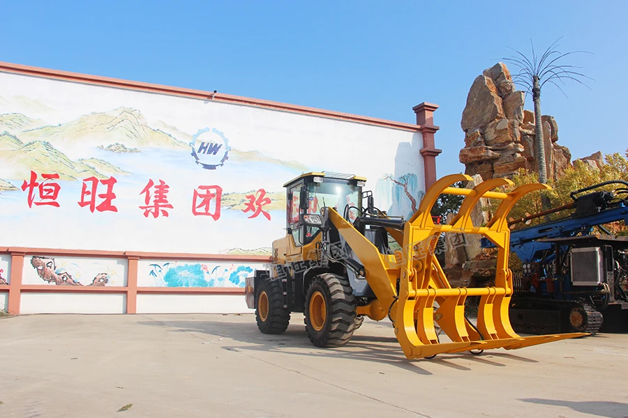 Wheel grass clamp loader fork loader with pellet fork
