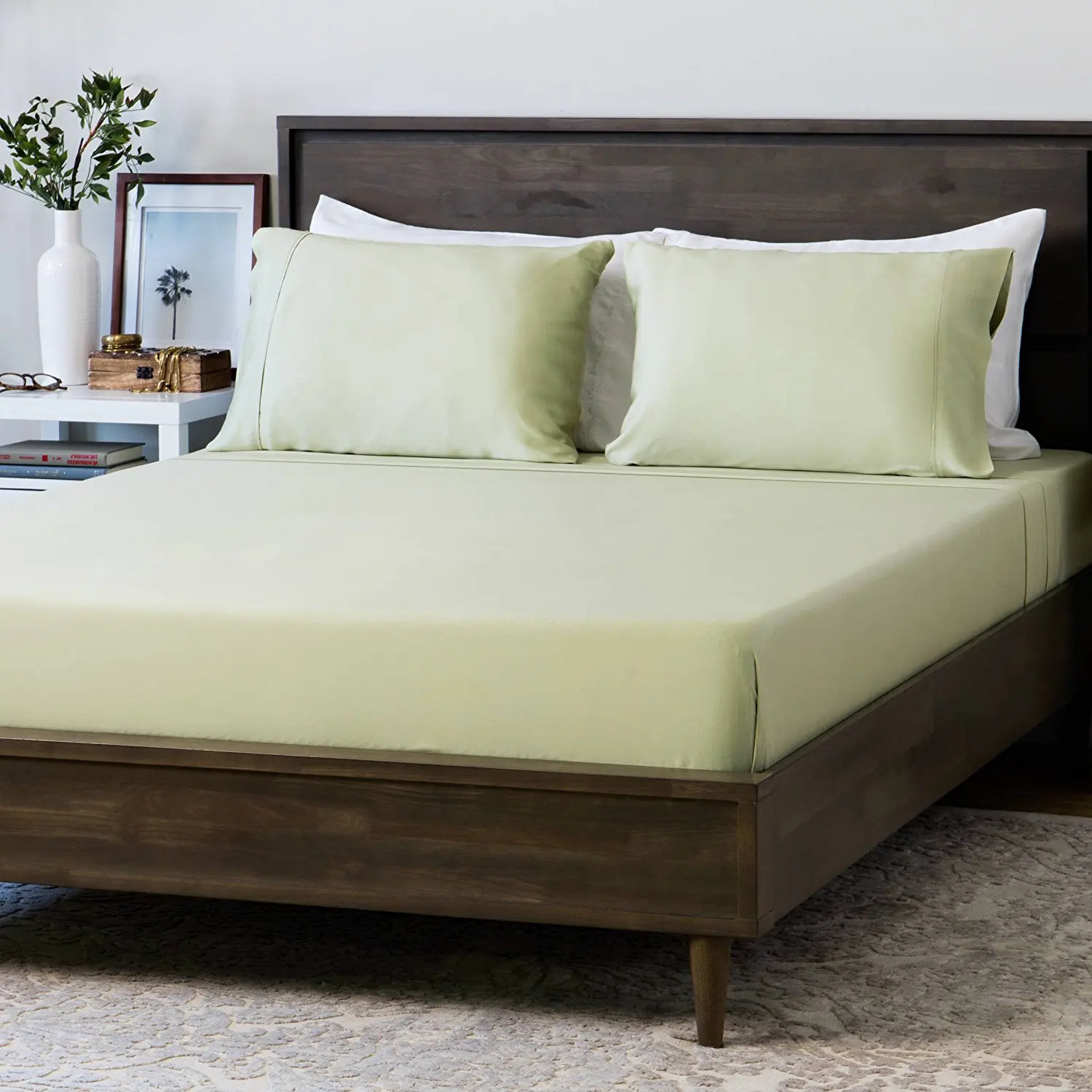 D&A 4 Piece Beautiful Deep Pocket Chocolate Brown Sateen Bamboo Full Sheet Set, Comfortable Warm Relaxing Rayon Bedding, Luxury Lightweight Breathable Warm Smooth Elasticized Soft, Rayon Bamboo