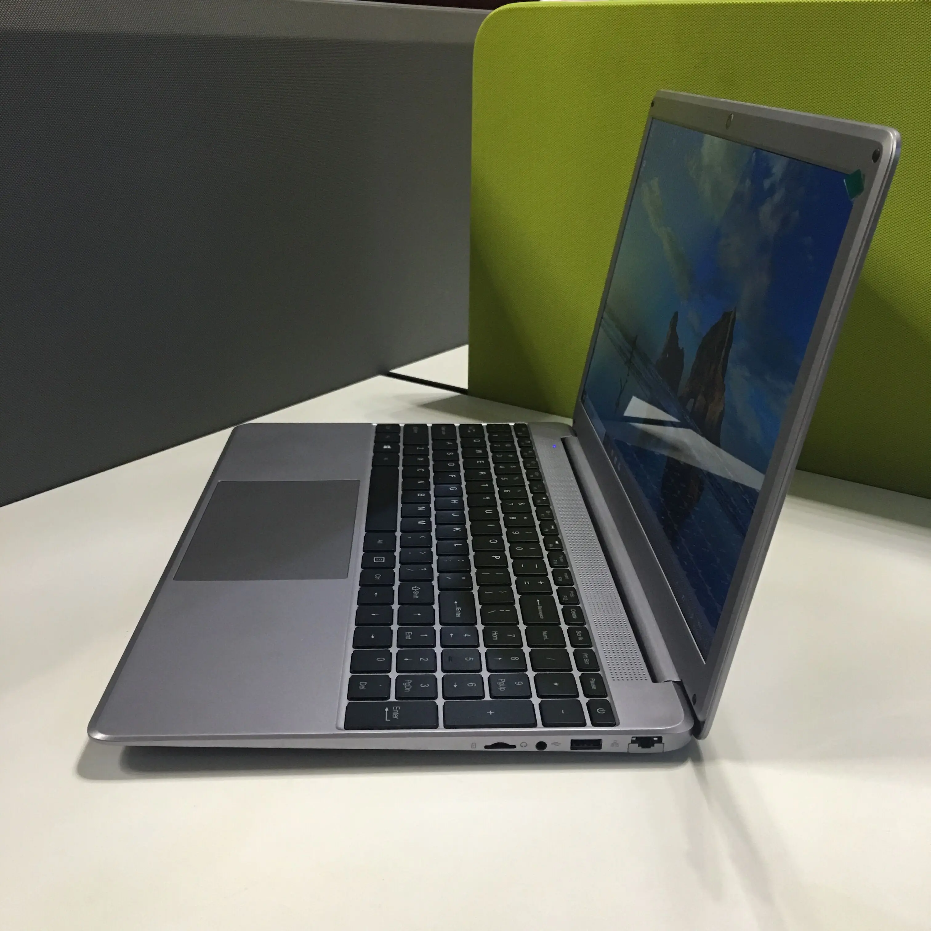 6 吋 hd 1920*1080 像素 cpu: intel (r) core (tm) i3-5005u 处理器