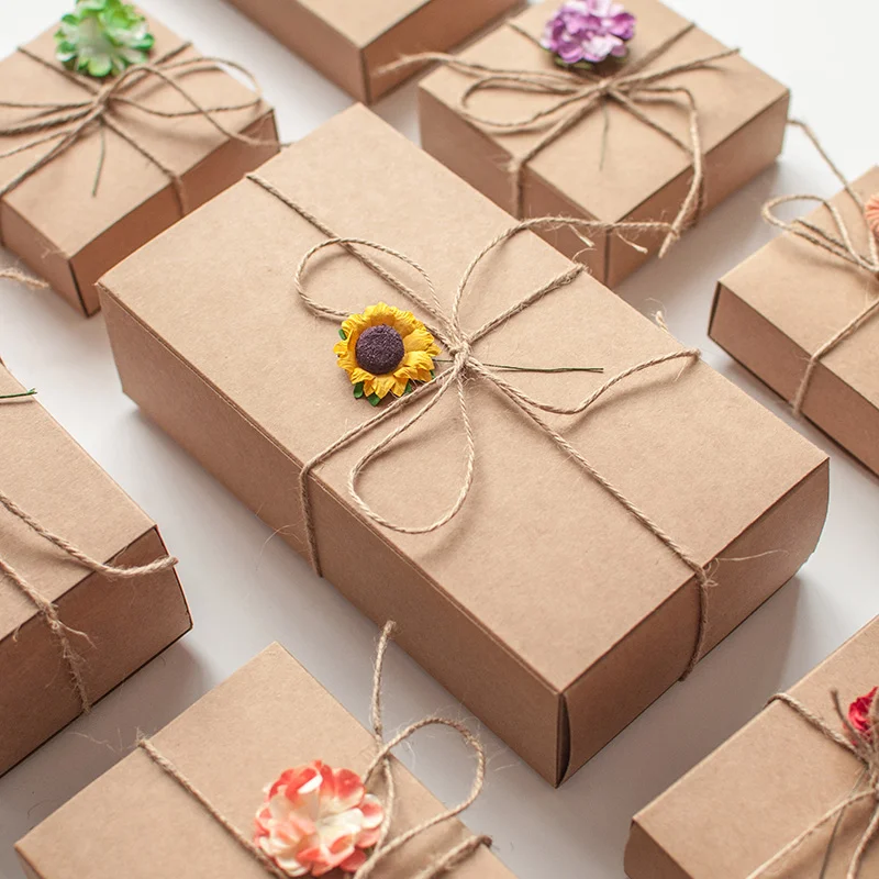 Красивая упаковка подарков. Картонные коробочки для подарков. Украшение коробки для подарка. Красивая упаковка коробки.