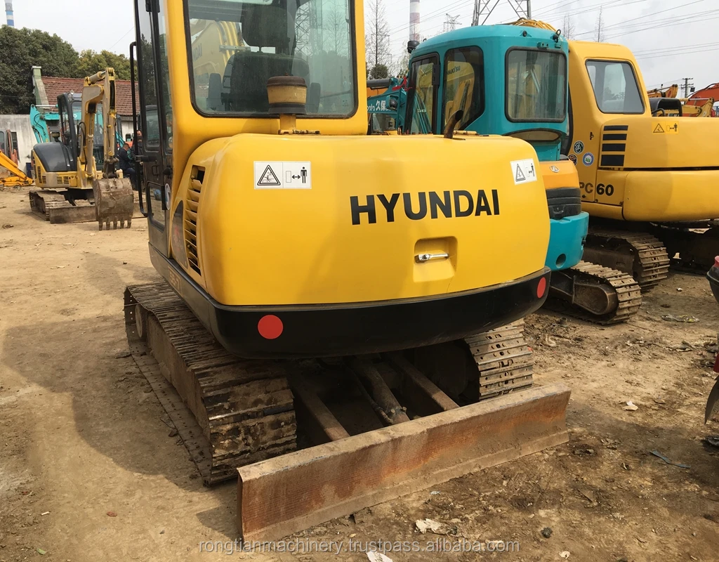 operating a hyundai excavator r55 operating a hyundai excavator r55