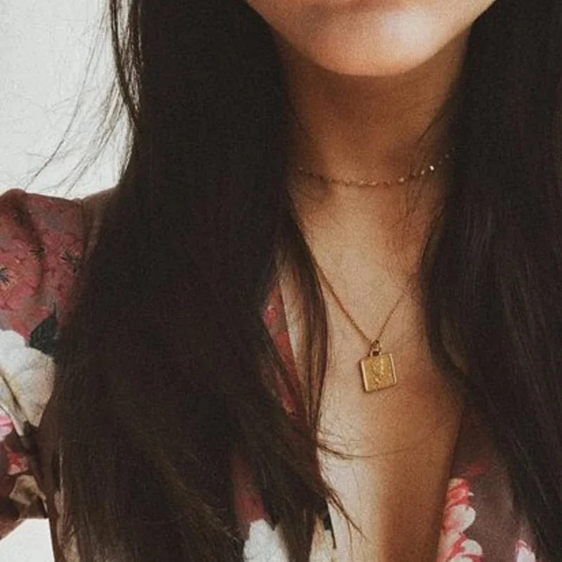 

Gold plated jewelry Square rose flower coin simple necklace, N/a