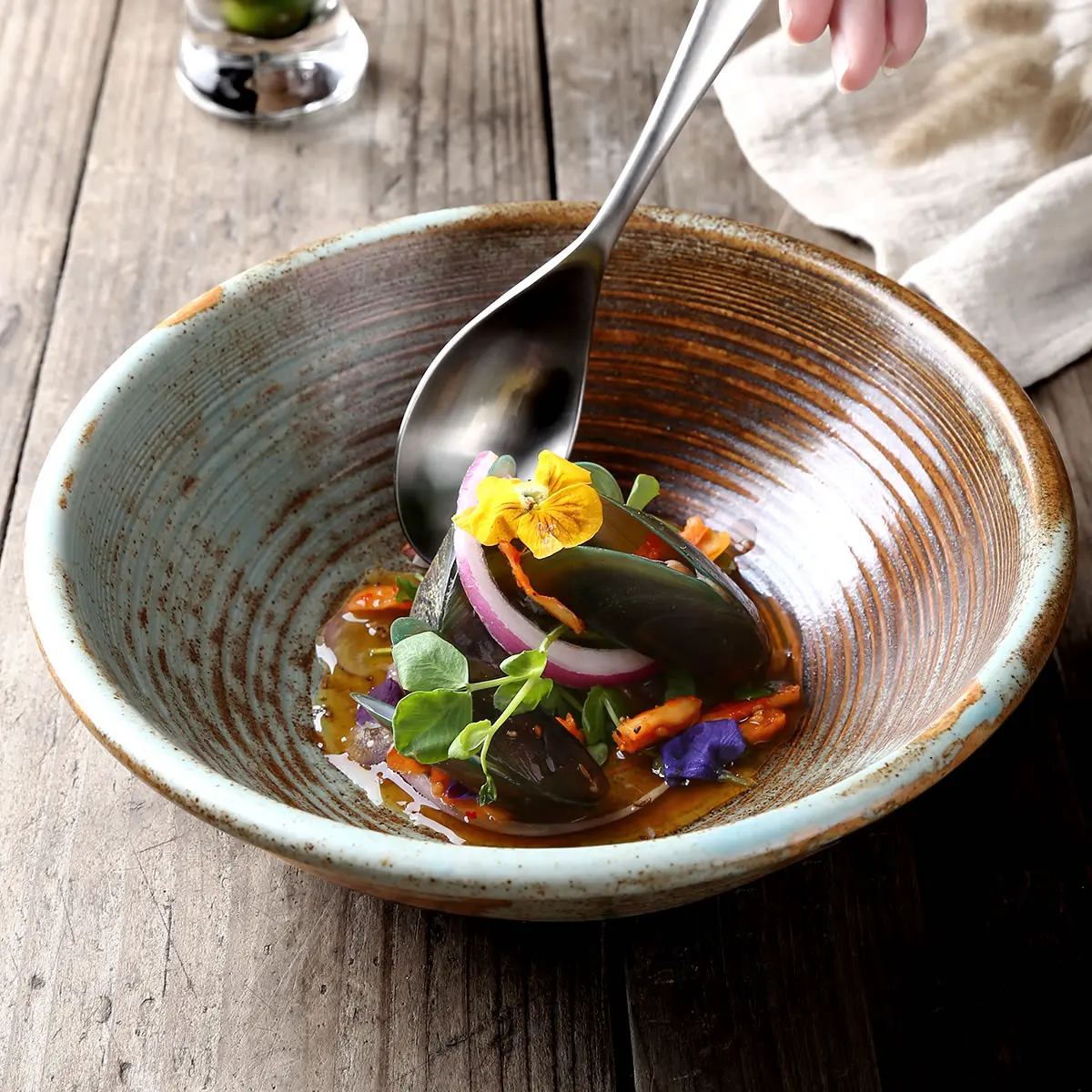 

Factory direct wholesale restaurant 8-12 inch ceramic soup serving bowl,matte ecofriendly porcelain noodle bowl