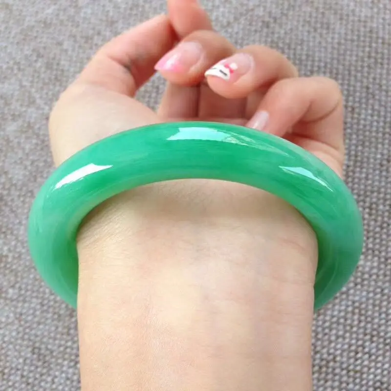 

YQ21 Icy emerald green jade bangle bracelet, White