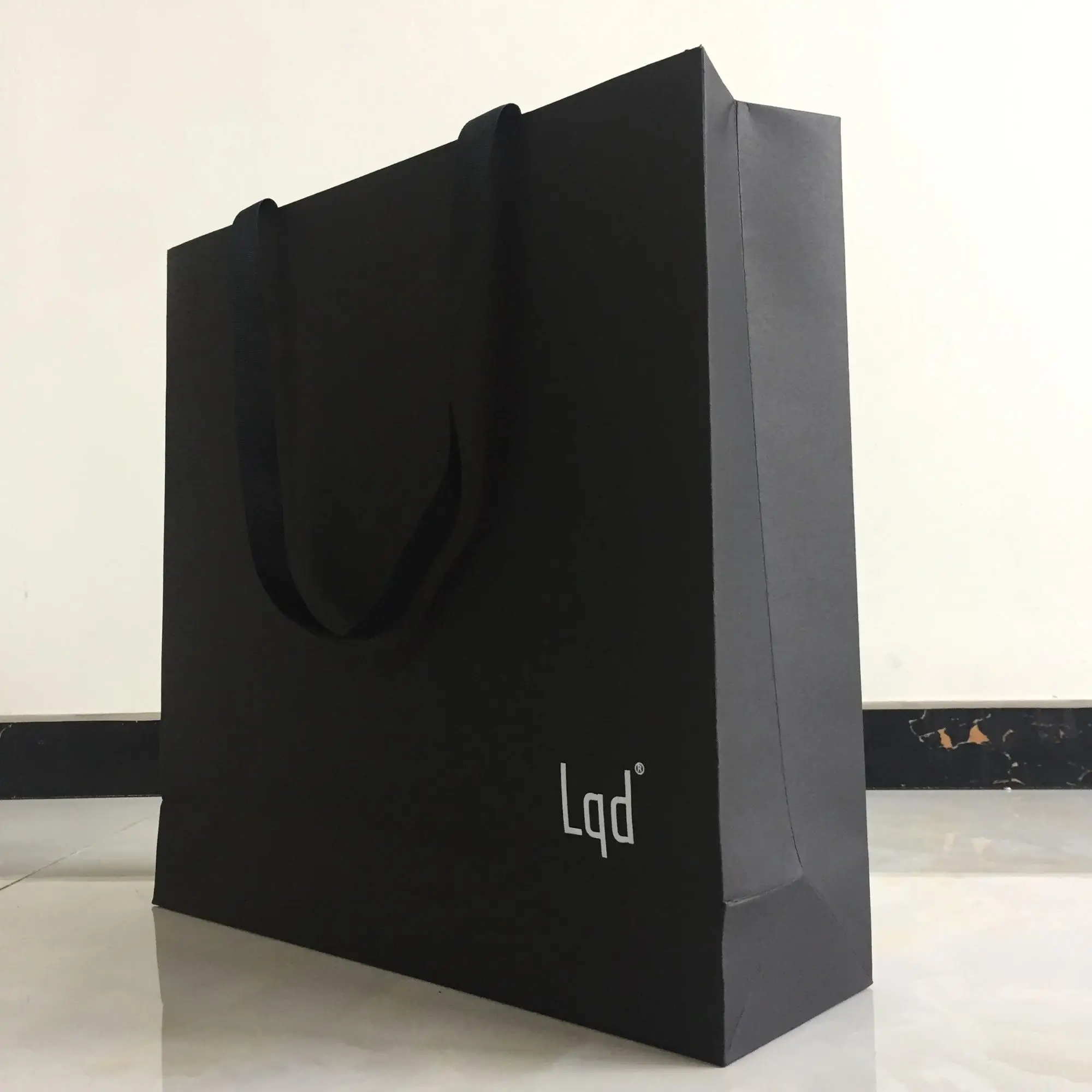 Shoulder Length Handle Matte Black Laminated Paper Gift Bag Custom ...