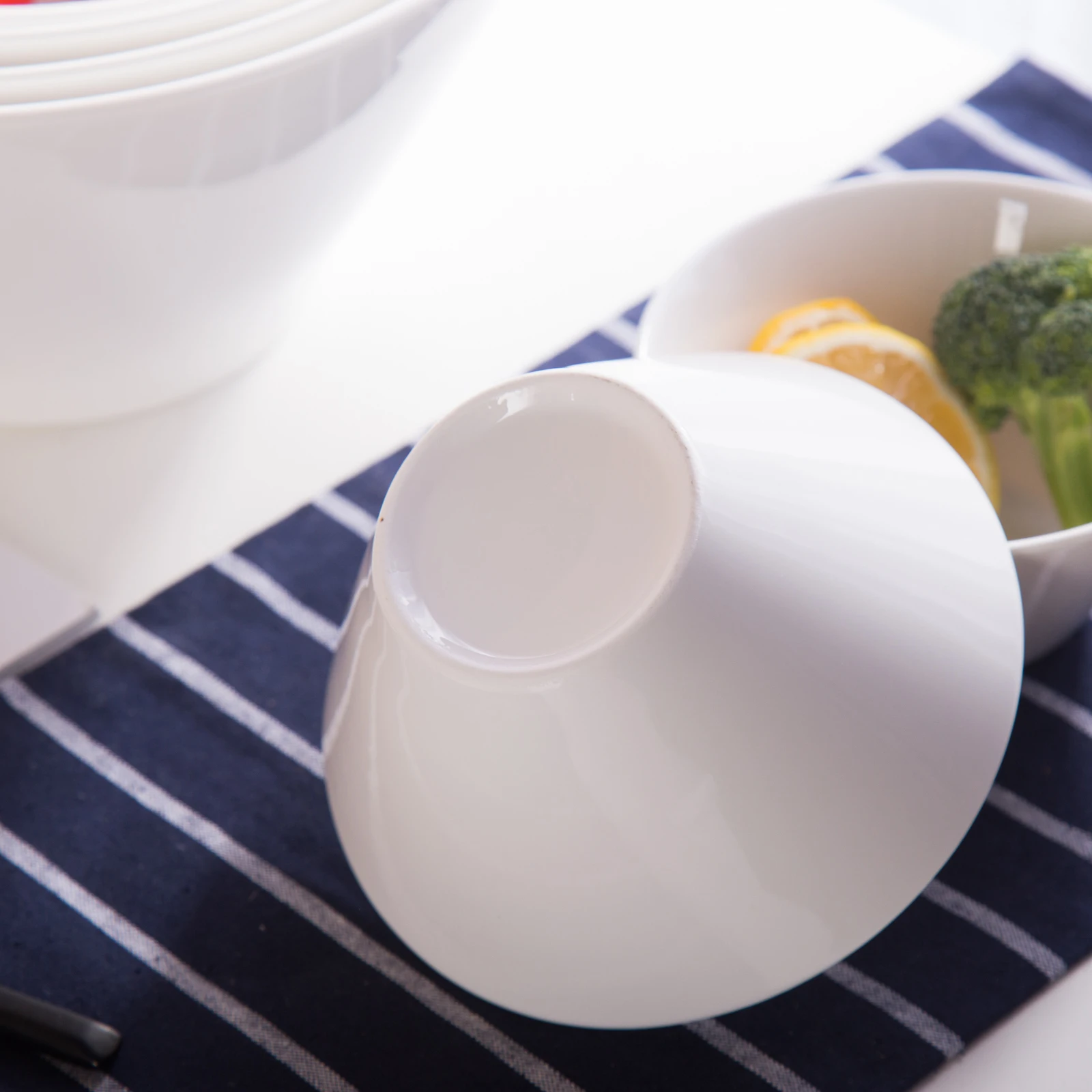 Korean and Japanese Style Horn Shaped Ceramic Soup Bowl Noodle Bowl