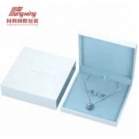

Hot Sale Quality Leatherette Ivory Velvet Square Jewelry Gift Packaging Boxes for Necklace Jewellery Pendant Earring Set Boxes