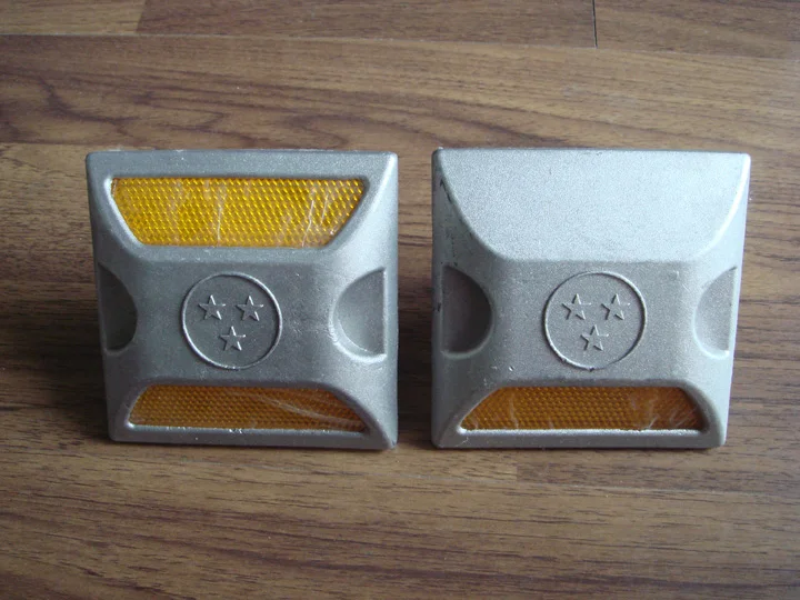 2 side reflectors 100*100*60mm factory sale aluminium road stud