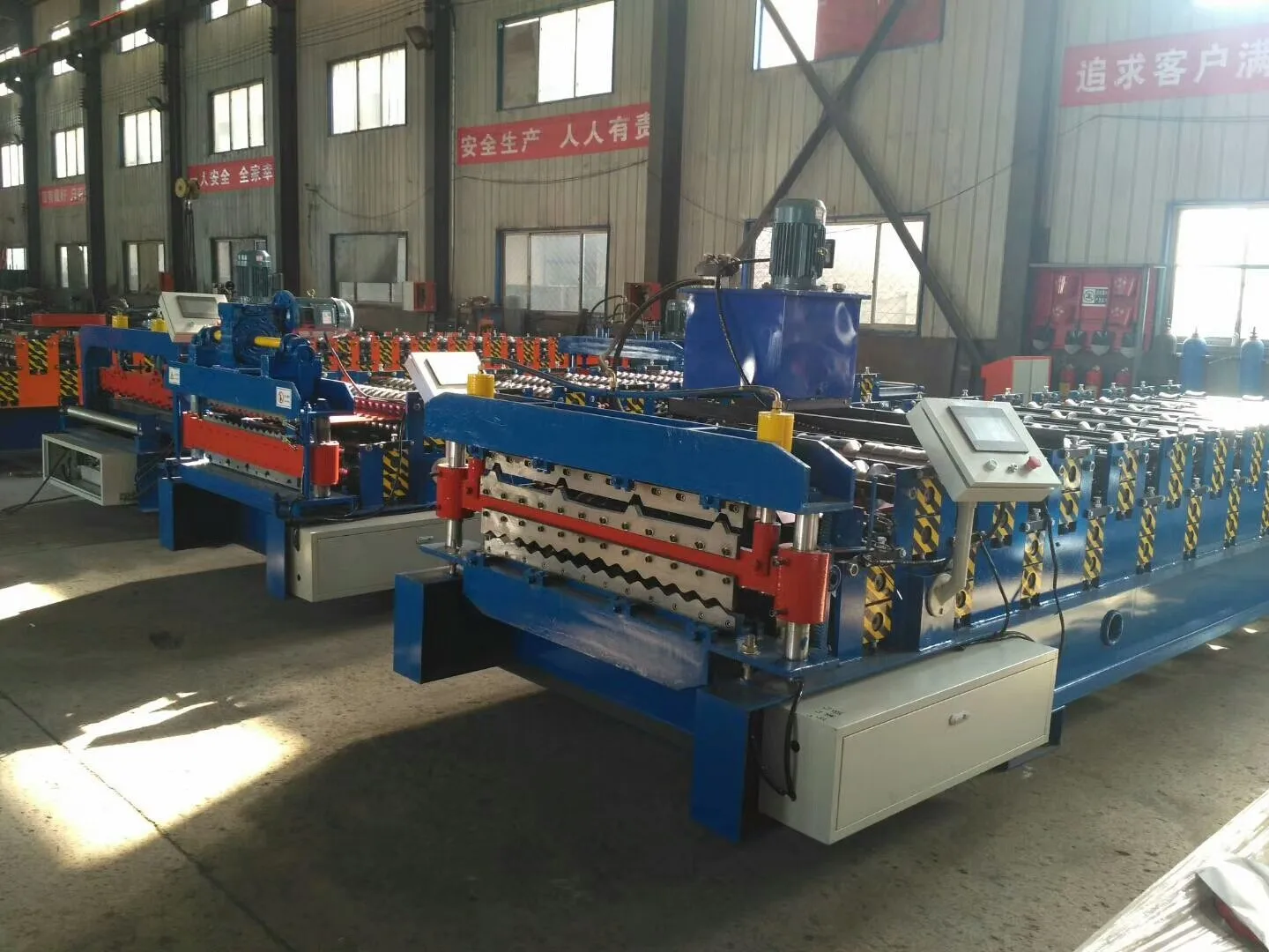Corrugated sheet roll forming machine