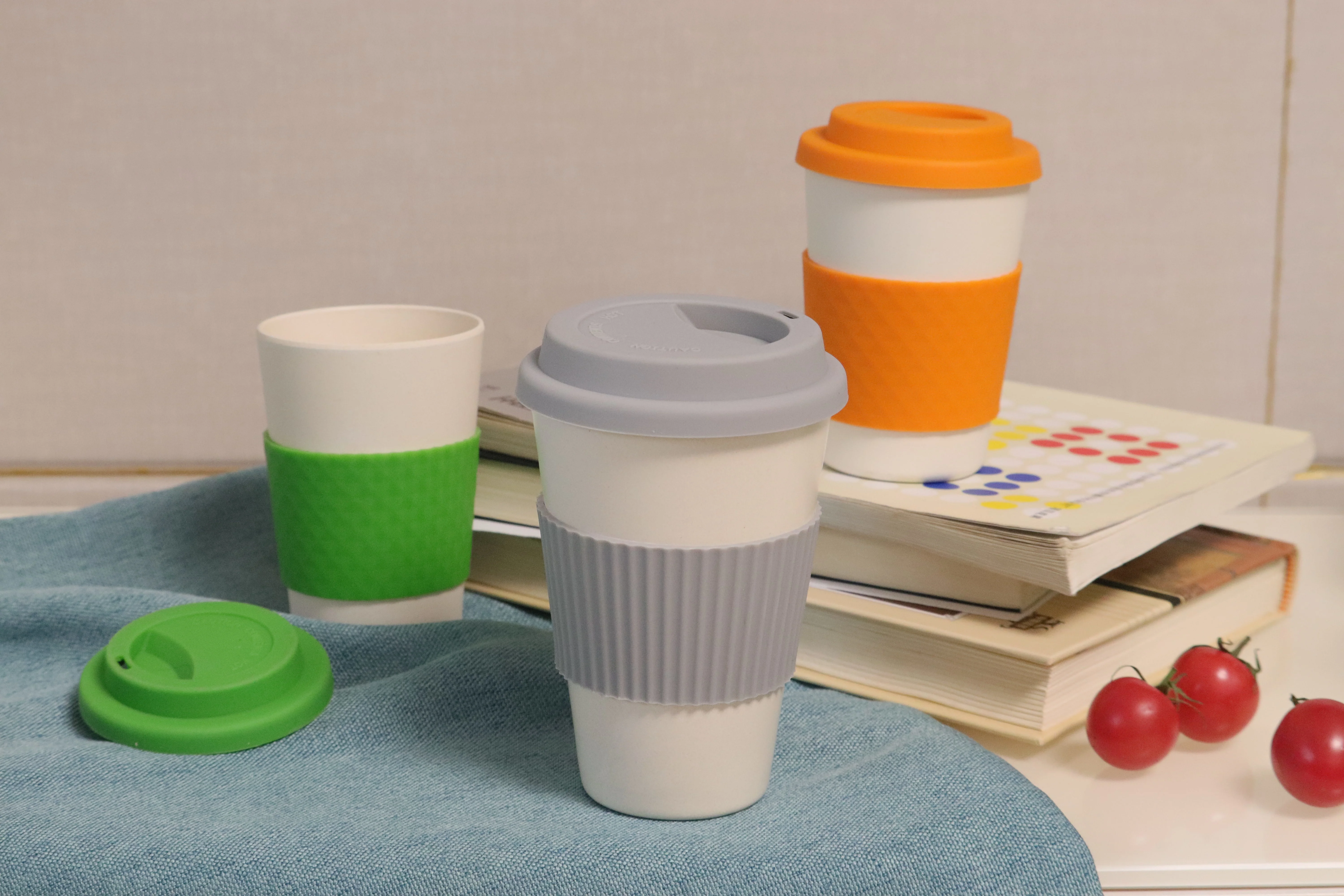 可生物降解和可定制的竹纤维咖啡杯与硅胶盖和袖子 - buy 竹纤维杯,可