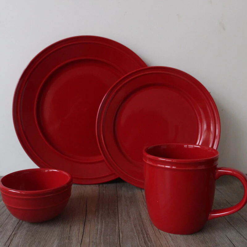 Купить красную посуду. Красная посуда. Посуда красного цвета. Набор посуды красный. Набор красных тарелок.
