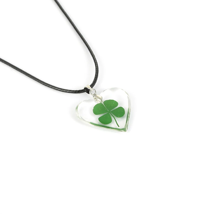 

Promotional Lucky Pendant Clear Resin Trefoil Necklace Pendant Heart Pendant Necklace, Different color