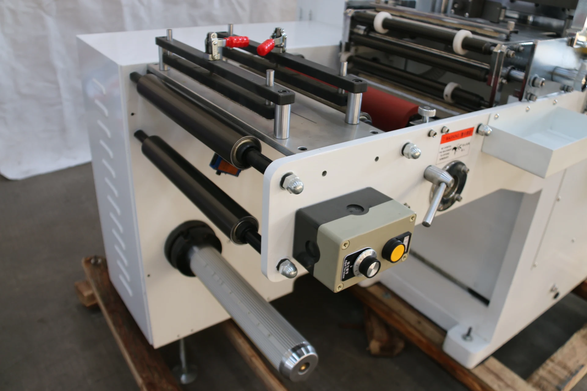 Automatic High Speed Kiss Cut Paper Platen Die Cutting Machine