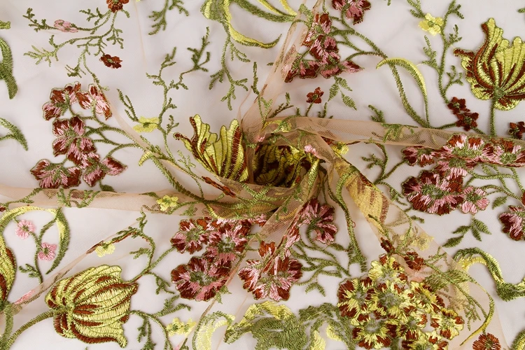 中国制造商高品质着名的软印度花边花卉刺绣薄纱面料