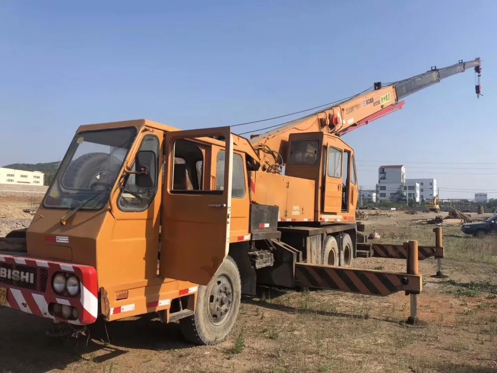 三菱25 吨加藤汽车起重机 nk250e 出售