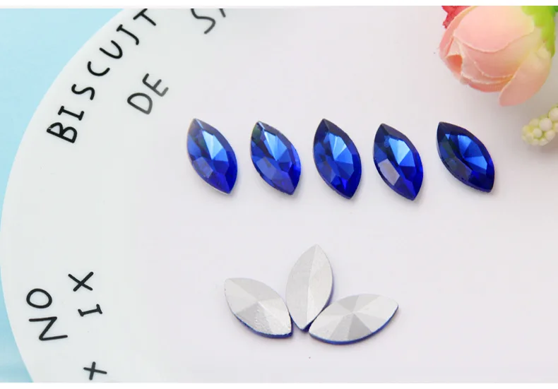 
Crystal garment beads NAVETTES shape 815 