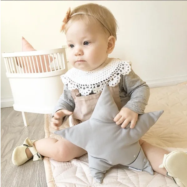 

PHB 40097 cotton lace high quality baby girls pullover bibs, 4 colors