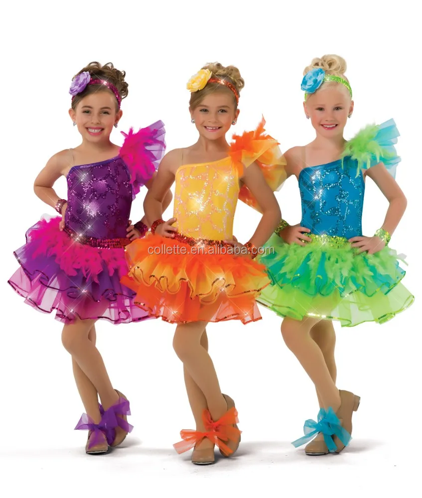 Детские танцевальные песни на день рождения. Детские танцевальные костюмы. Яркие костюмы для девочек. Детские костюмы для танцев. Костюм для эстрадного танца.