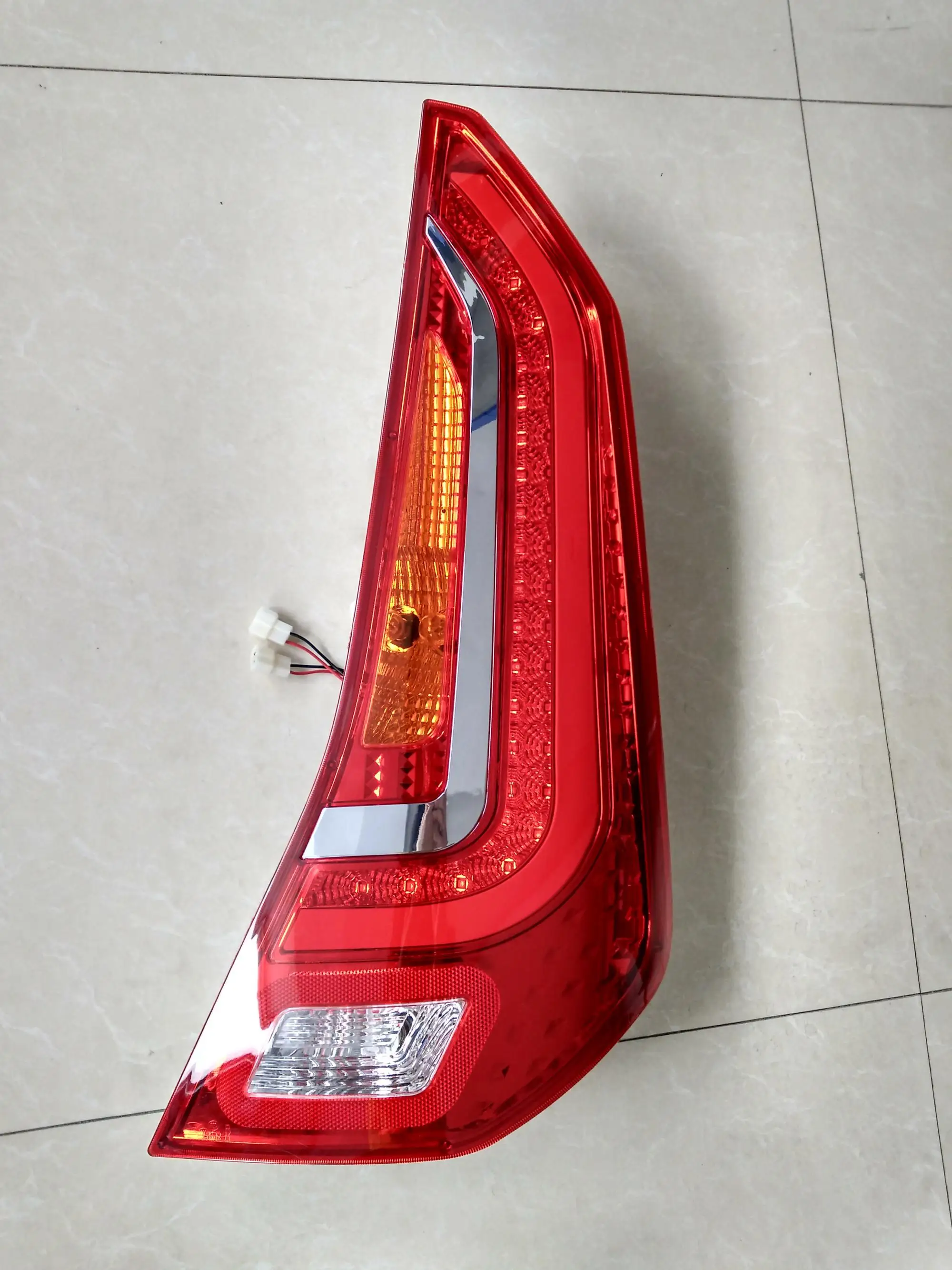 DG2010-8B REAR LAMP 1