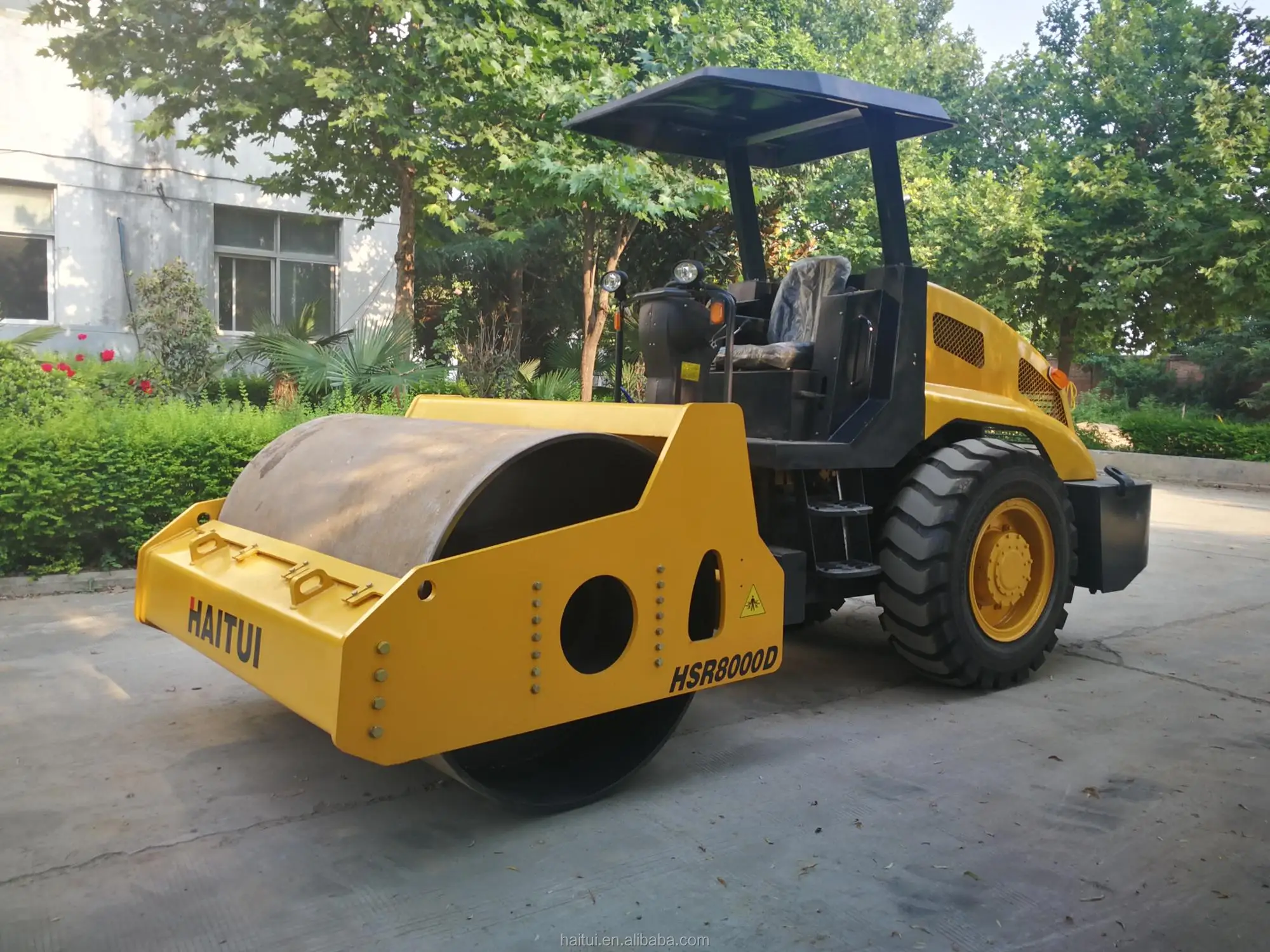 8 ton road roller (2).jpg