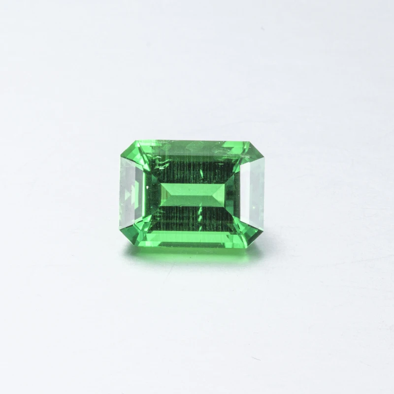 

Synthetic Colombian emerald gemstone with inclusion like tidy hair for emerald cut ring