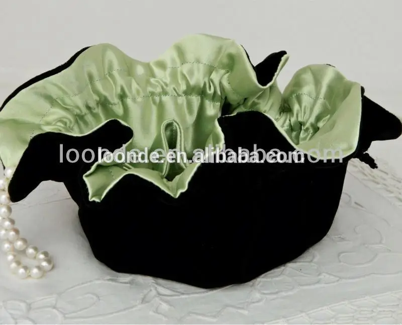 
high quality round bottom black jewelry satin lined velvet pouches 