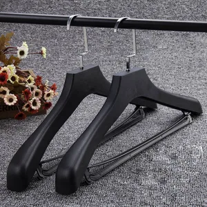 XINJI Luxury High Quality Black Plastic Suit Hangers With Pant Bar For Men Clothes With Big Shoulder For Coat Or Jackets