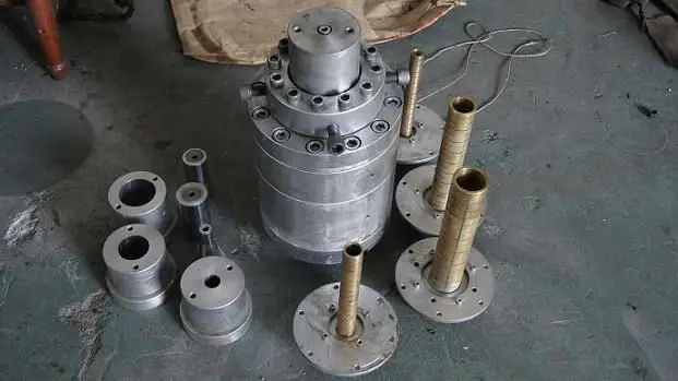 制管机  月) 该挤出生产线采用高效锥形双螺杆挤出机,适用于加工 pvc