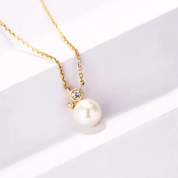 thin gold pendant necklace