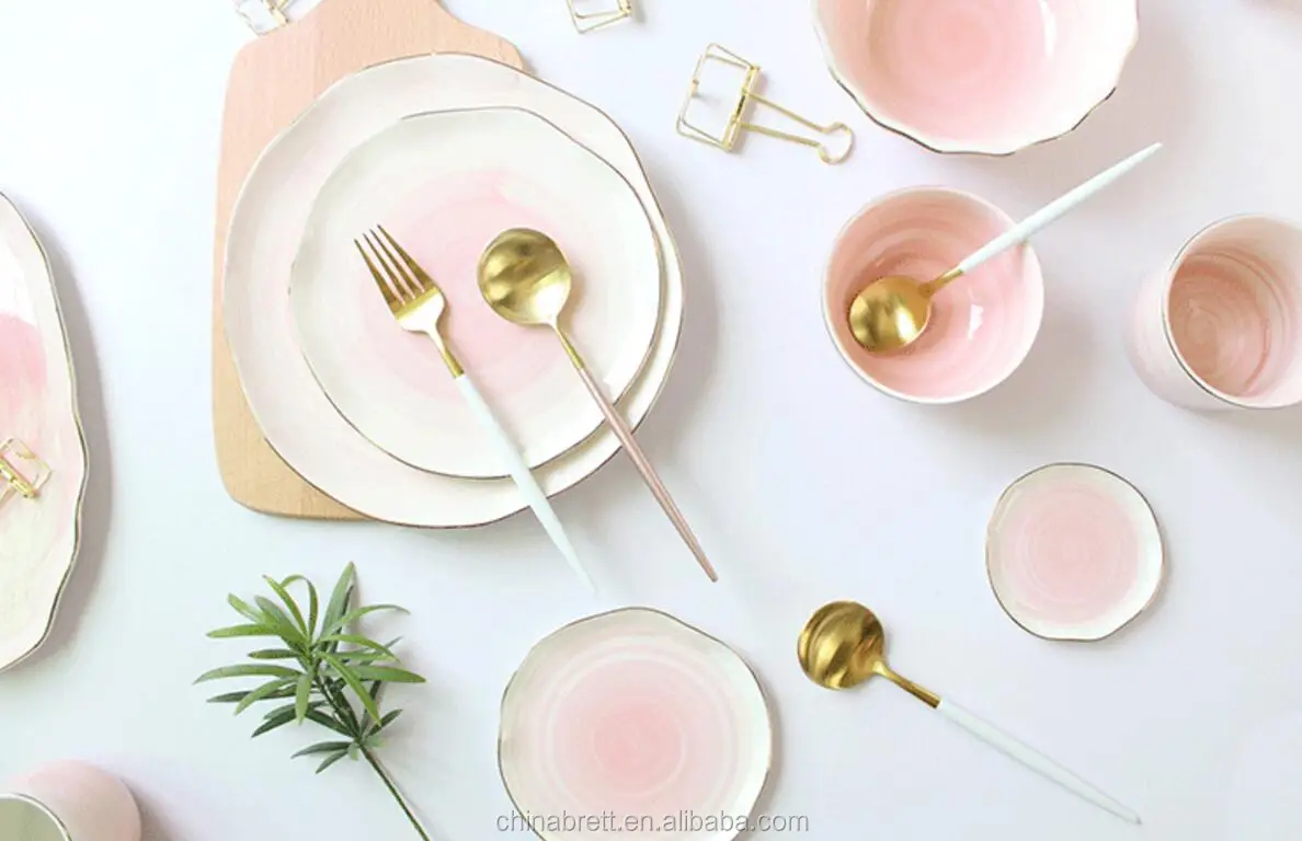 Colored European Style Porcelain Dinnerware Set With Gold Rim