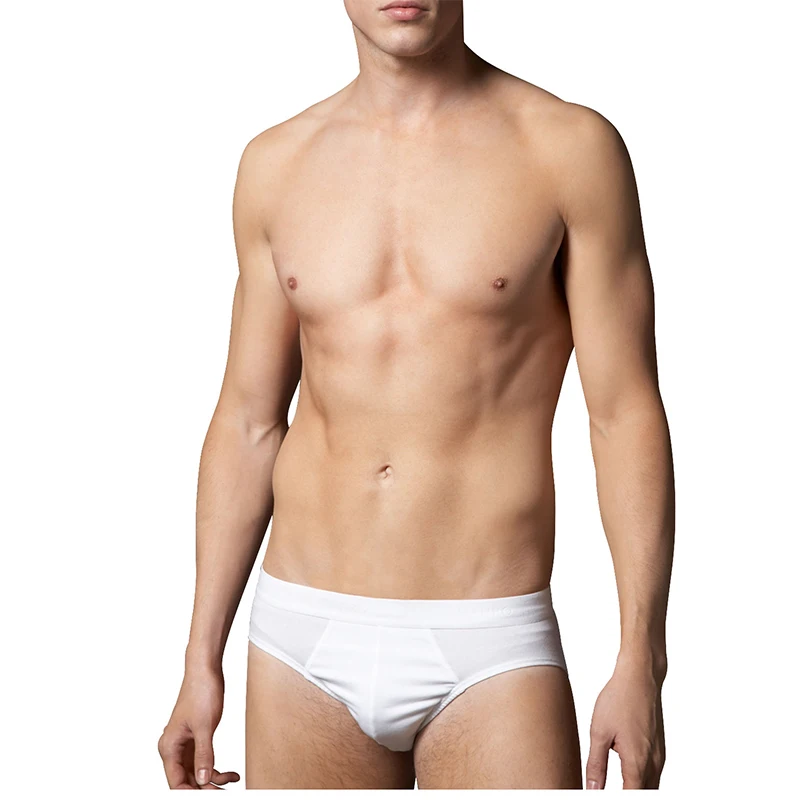 hombres en ropa interior blanca