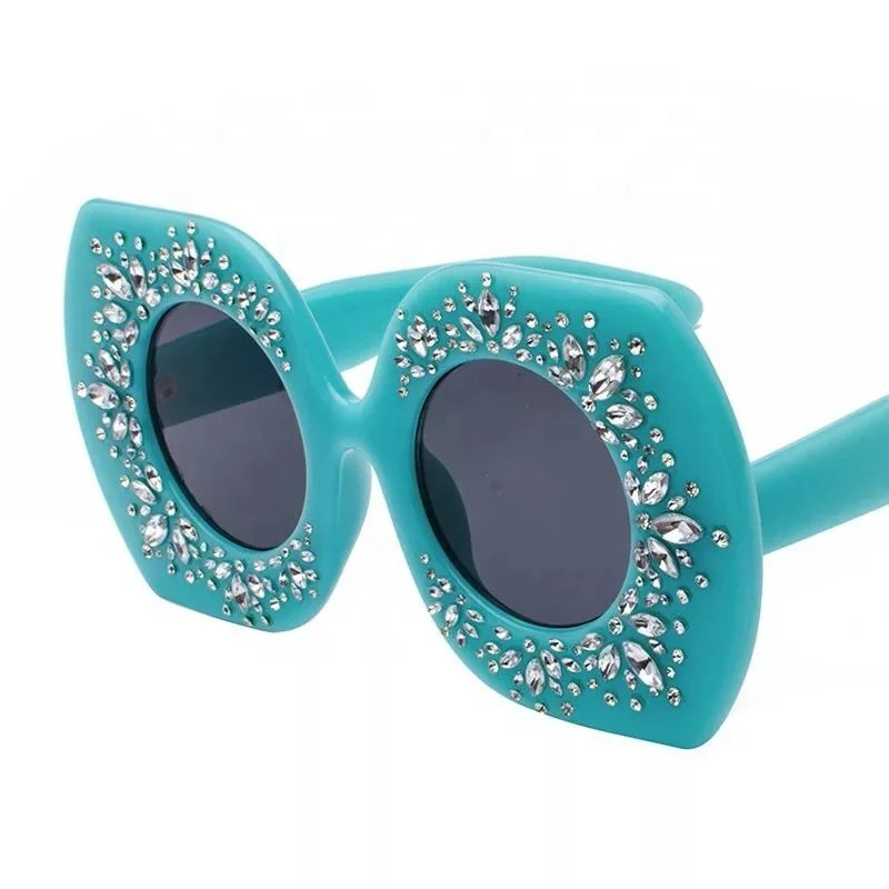 

Big Frame Colors Oversize PC Frame AC Lenses Fashion Diamond Sunglasses 2020, Pantone color