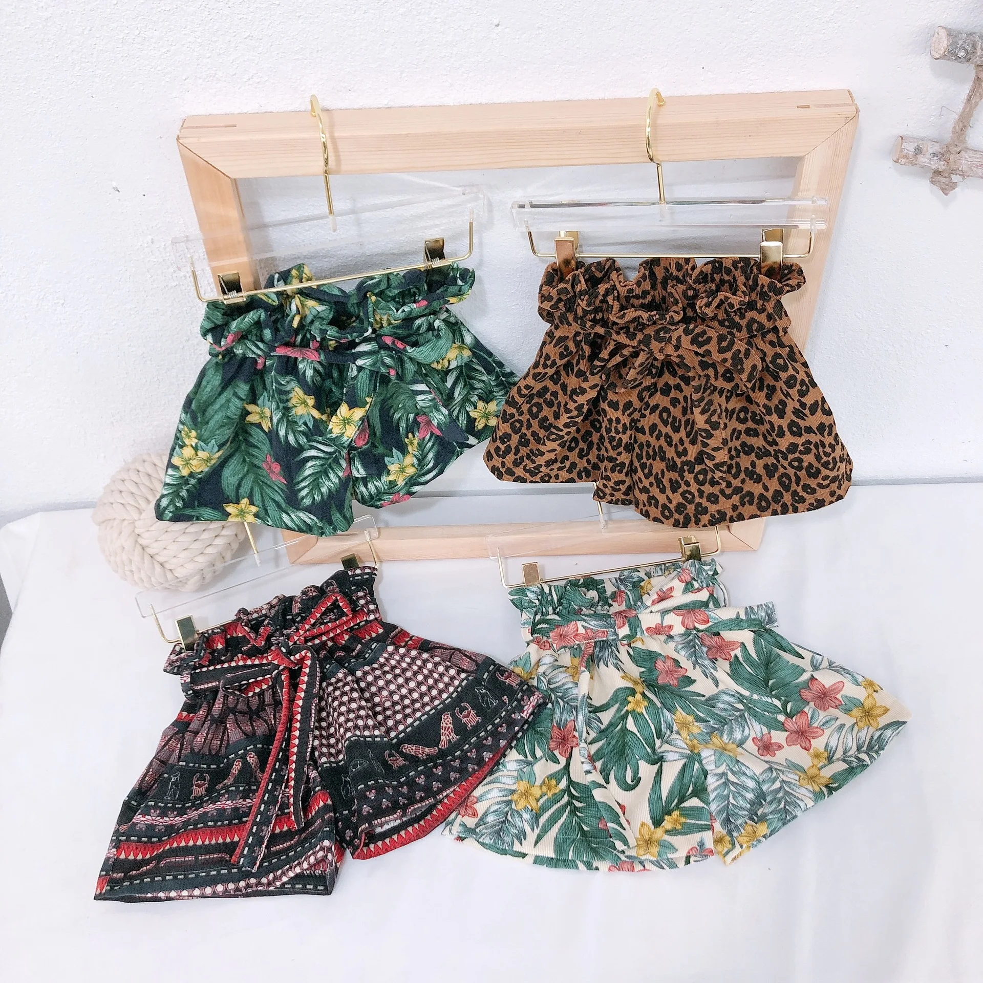 

Wholesale Baby Girls Flower leopard print Bow Shorts