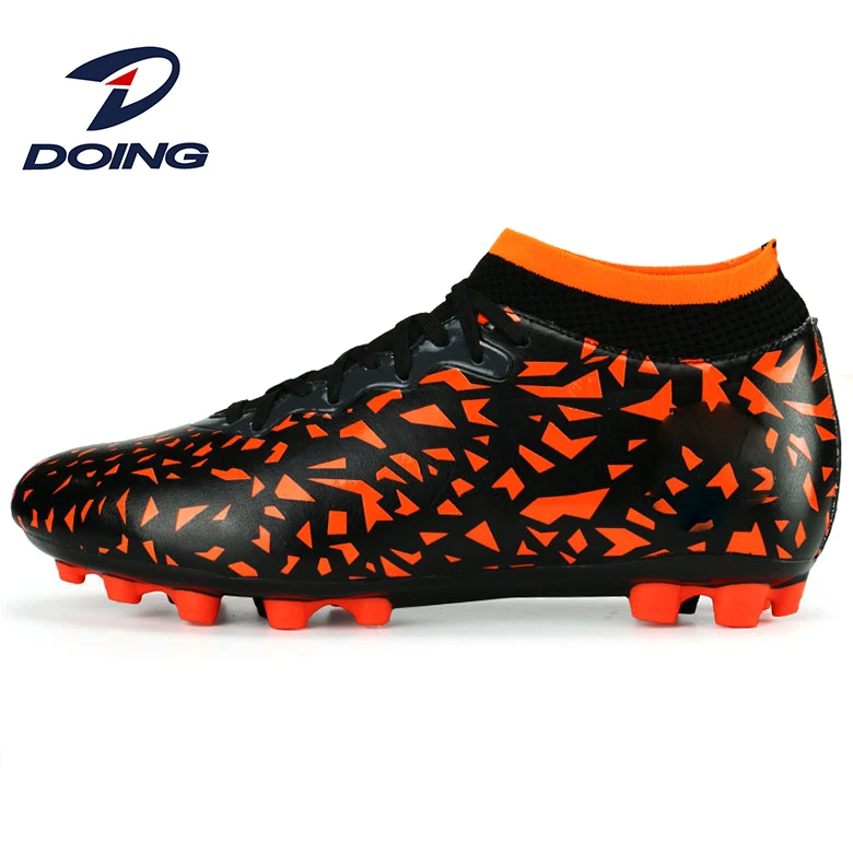 

2018 new design competitive men outdoor lightweight football soccer shoes boots, Pantone color is available