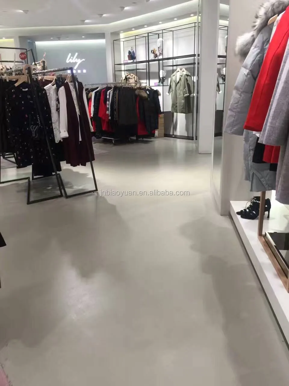 Self leveling compound