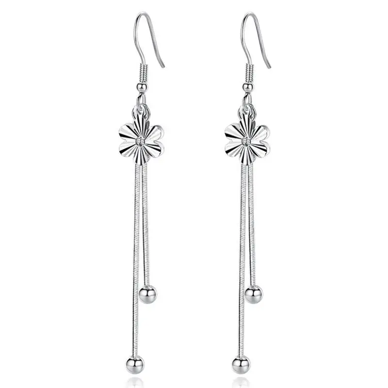 

In the long section of plum flowers fringed simple Earrings, N/a