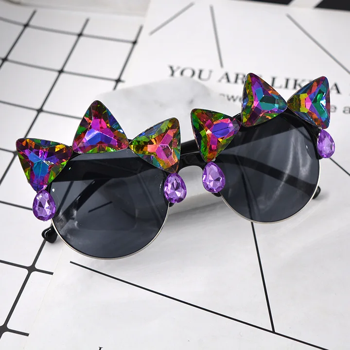 

T0058 New sunglasses inlaid with cat eyes retro anti-war flower styling party 2018 Dvacaman wholesale