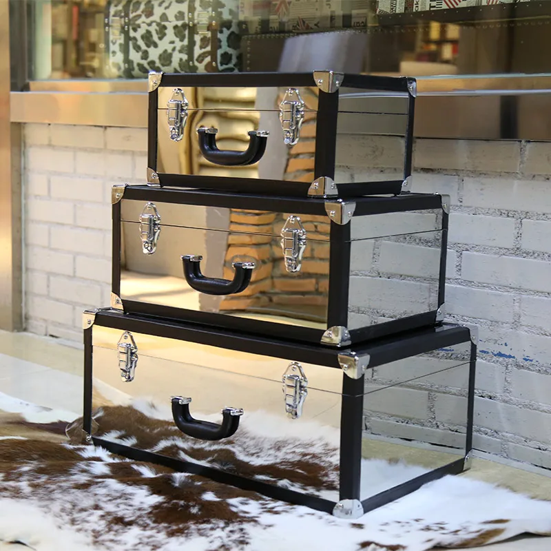 
Hot Selling Rainproof Stainless Aluminum Steel Suitcase For Decoration 