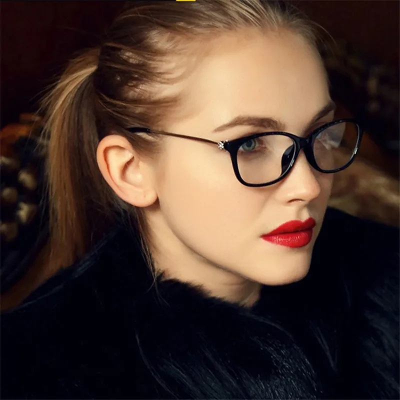 Trans retro model glasses