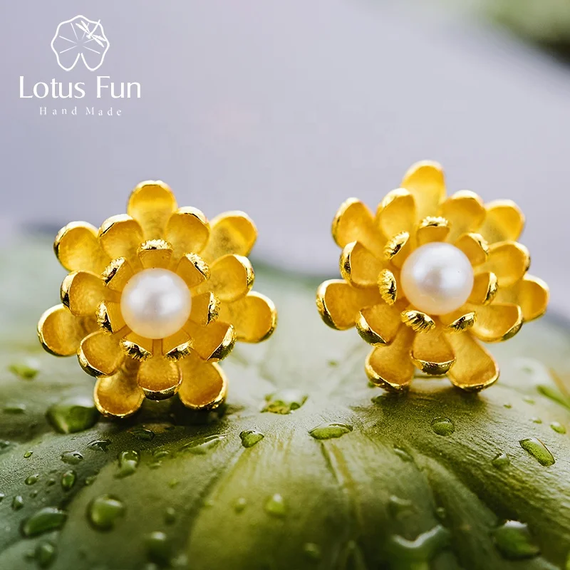 

Wholesale Creative 925 Silver Jewelry Natural Pearl Blooming Lotus Stud Earring For Girls Happy New Year Gifts