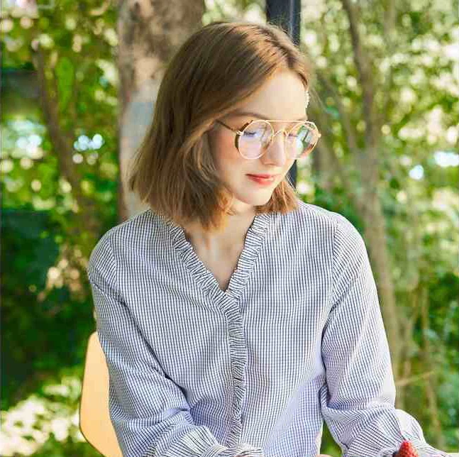 

2019 Spring new French retro style V-neck striped shirt female design sense small long-sleeved plaid blouse, Blue