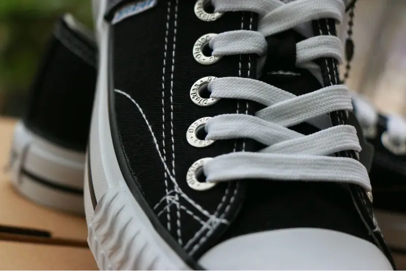 Latest men's flat vulcanized shoes with canvas casual shoes