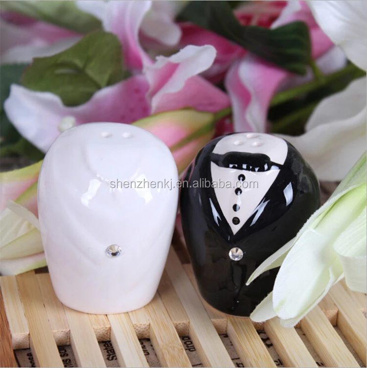 Creative Bride And Groom Ceramic Salt And Pepper Spice Jar Wedding Party Favors And Gift For